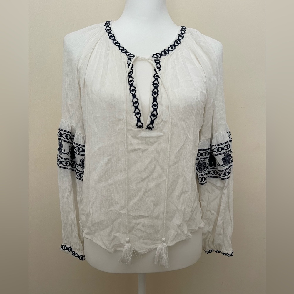 FOREVER 21 - white and blue beachy long sleeve - size small